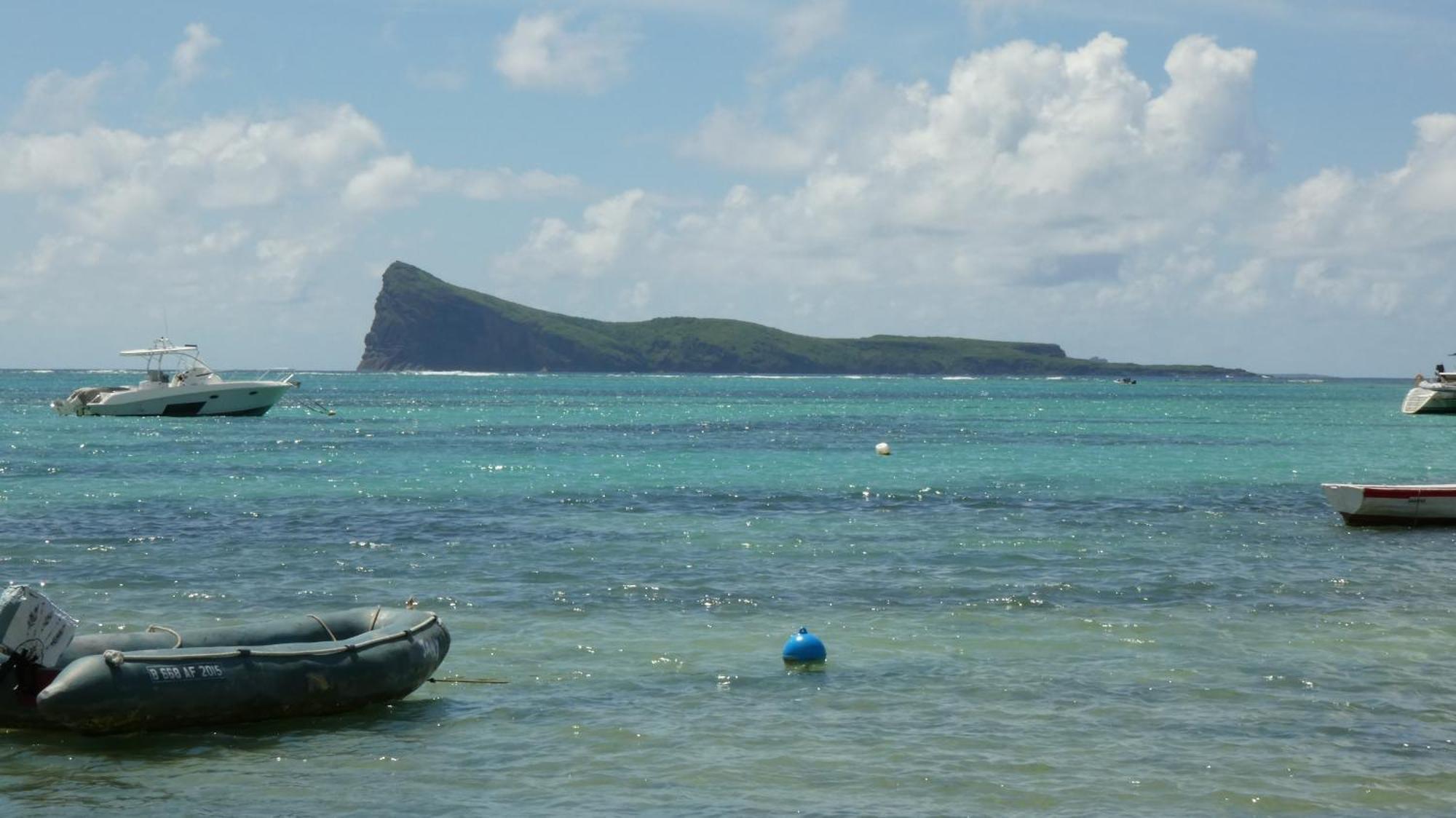 Appartement Le Dauphin Du Lagon Bleu - Plages De Mont Choisy Et De Trou Aux Biches Grand Baie Exterior foto