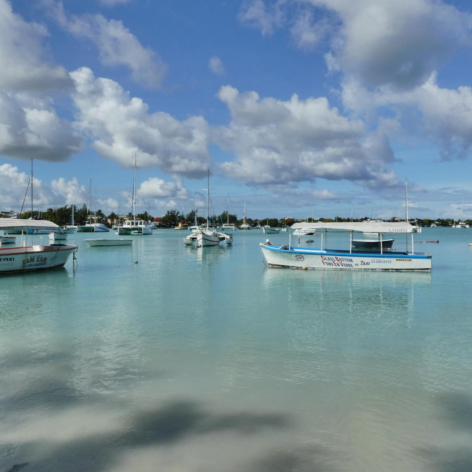 Appartement Le Dauphin Du Lagon Bleu - Plages De Mont Choisy Et De Trou Aux Biches Grand Baie Exterior foto